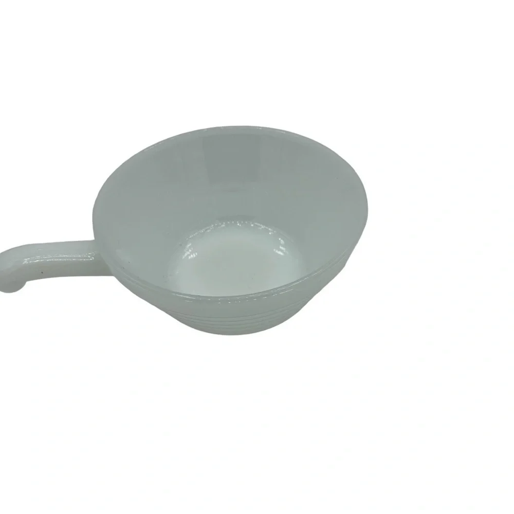 Vintage FIRE-KING WHITE BEEHIVE SOUP BOWL w/ HANDLE Ovenware Made in USA